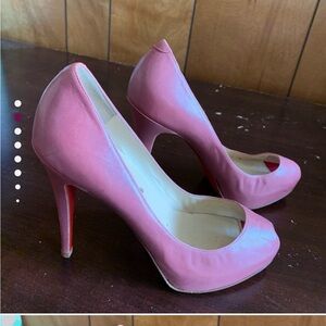 Authentic Christian Louboutin Peep Toe Heels  4.5 in soft pink Size US 7 EUC